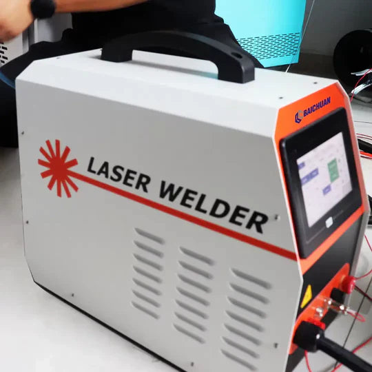 Máquina de Solda e Corte a Laser Portátil Multiprocesso 150A Proteção Térmica 4 em 1 Bivolt